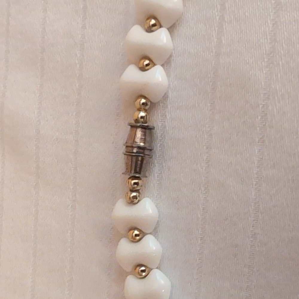 Elegant White and Gold Tone Vintage Beaded Bracelet Set - Picture 3 of 5